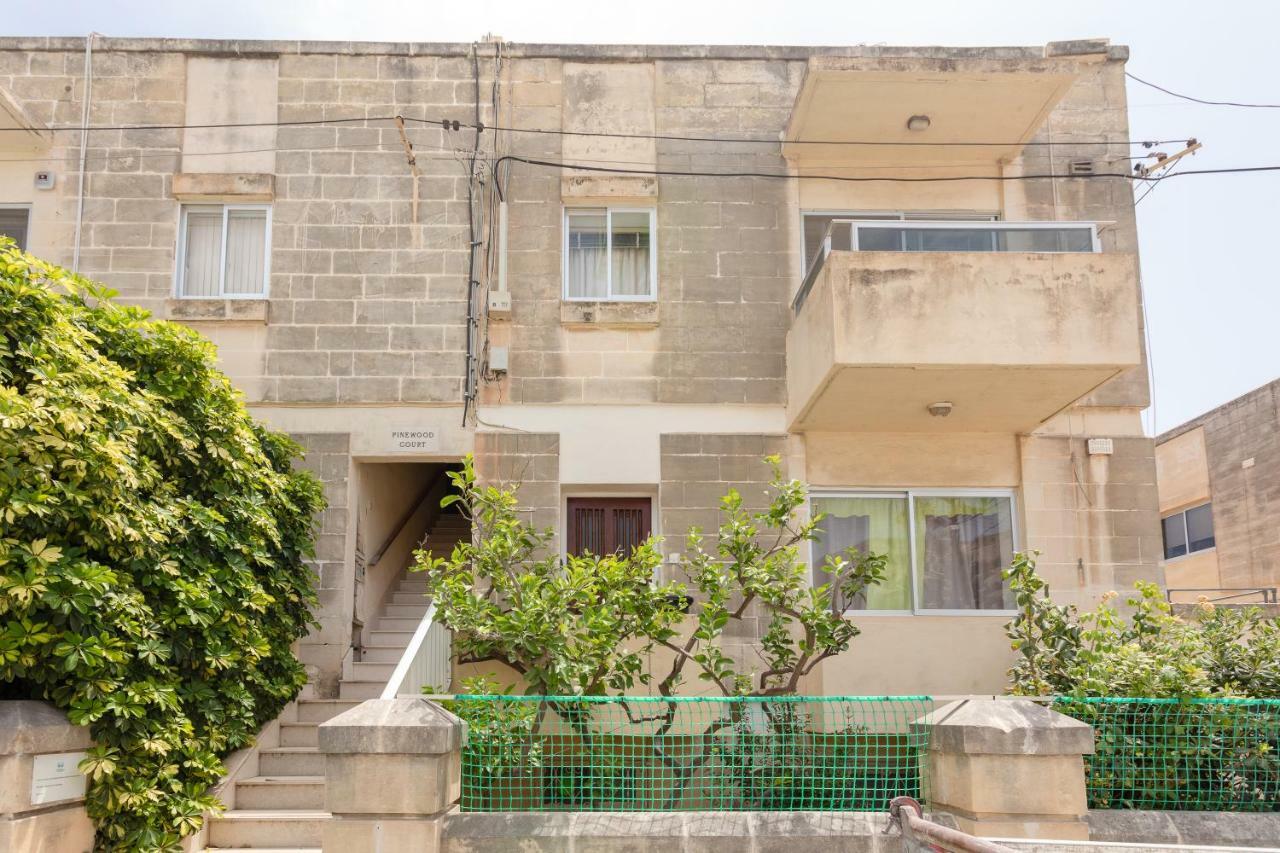 Pinewood Apartment Saint Julian's Exterior photo